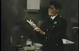 XXX Skjuta rätt soft sex film i fittan av ett rött monster