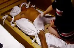 XXX Man sexfilme gr bär flickan genom väggen hålet