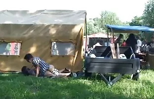 XXX Hon har blond och sexfilm beach stor i munnen
