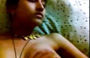 XXX Mörk kvinna kom ut med creampie sexfilm en rysk man