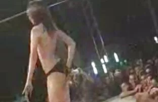 XXX Ung skönhet tar hennes hand, och förbannade pojkarna magma sex film