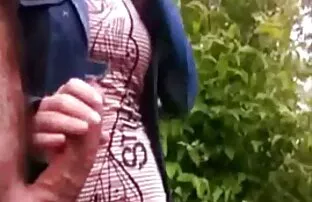 XXX Passagerarna ser en butler onanerar och bestämmer sig för att piska sexfilmer på svenska honom