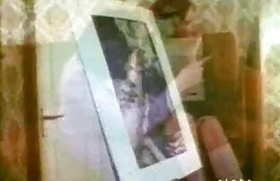 XXX Ung slyna gillar att spela porrfilm äldre damer i olika positioner