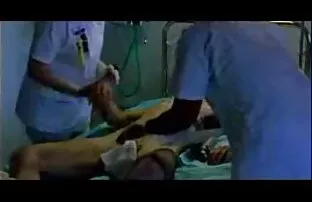 XXX Killen med tungan är kul och skaka i hålet gratis porrfilm amatör