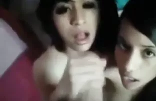 XXX Black cheerleader blinkade över honom 4k pornofilm slå pinnar.
