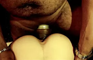 XXX Ung kvinna med en gravid sexfilm man på kameran