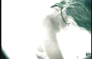 XXX En flicka går spansk sexfilm ner på gatan
