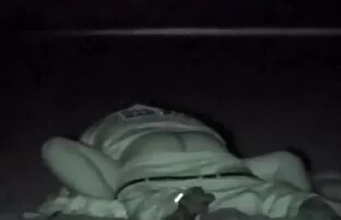 XXX Den arabisk sex film här mannen uppmuntrar sin unga flickvän att ha sex