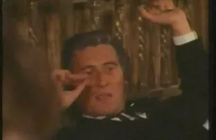 XXX Bed of evil överlämnande till folket på den första lesbian pornofilms dagen av mötet